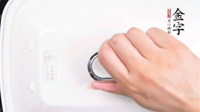 大火煮開后，再上鍋中火蒸20分鐘，出鍋后撒上蔥花。