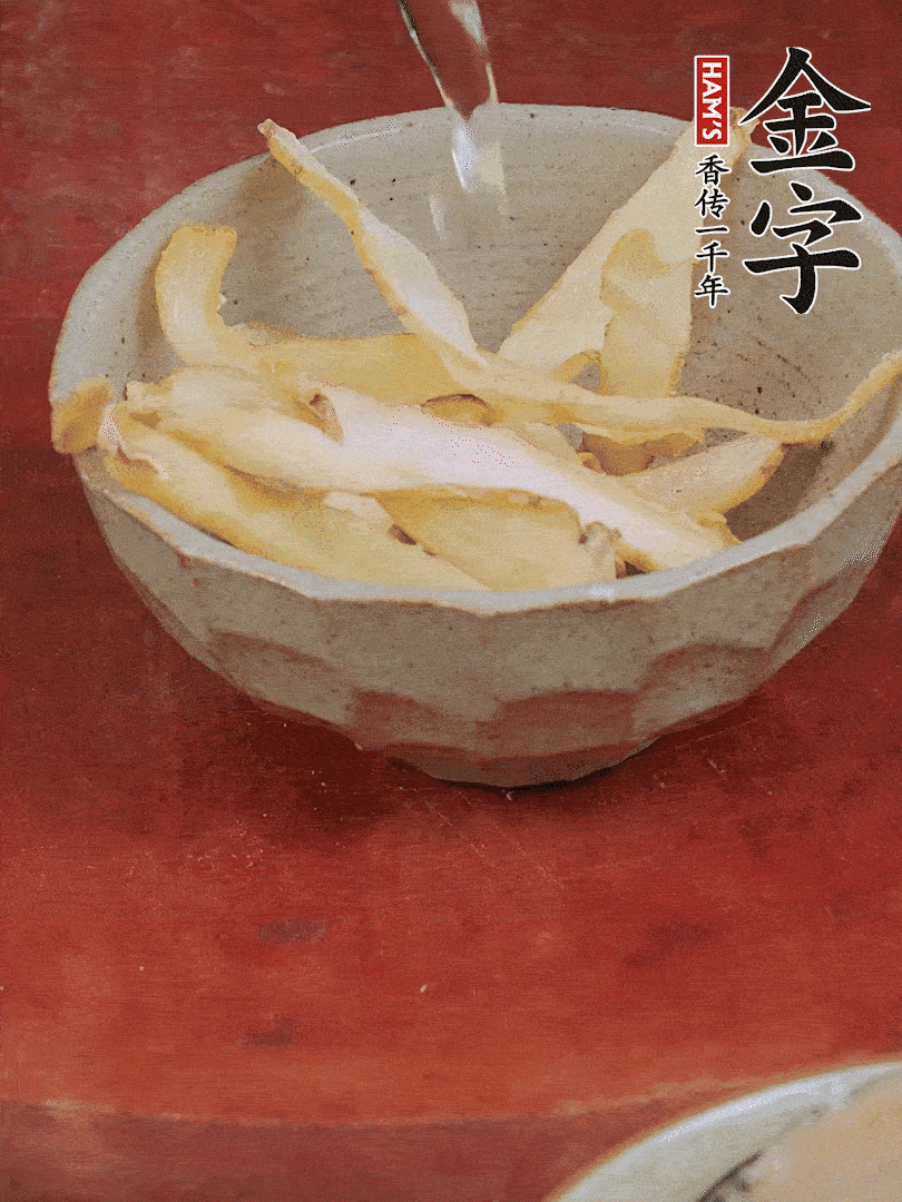 玉竹、花菇分別清水泡發(fā)。