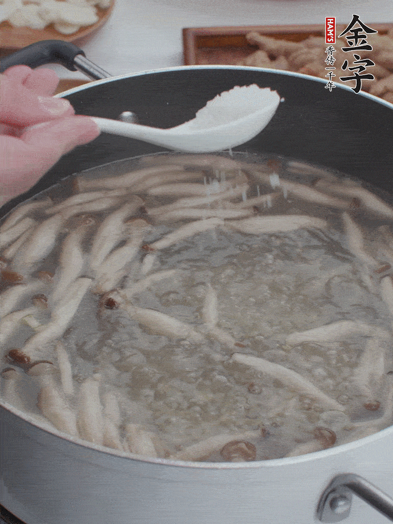 1勺鹽、一點胡椒粉調味。