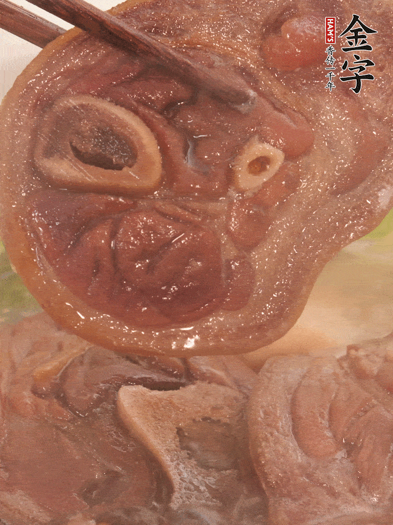 大火燒開后，調(diào)成小火燜煮30分鐘，煮至蓮藕軟糯。