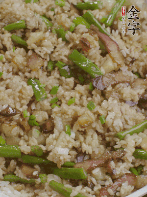 淋一點(diǎn)生抽、蠔油，撒蔥花。