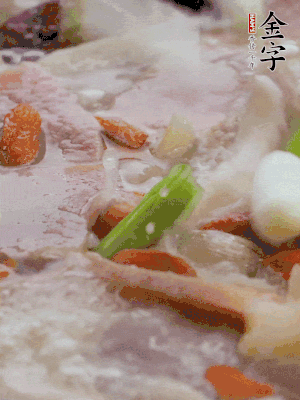 最后下枸杞、蒜白。