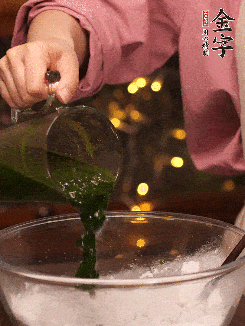 清明粿粉，分次加艾草泥，加點油揉2分鐘