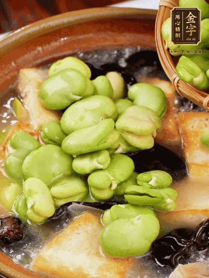 最后可以放豆瓣、木耳煮熟，依照個人口味加點鹽調(diào)味