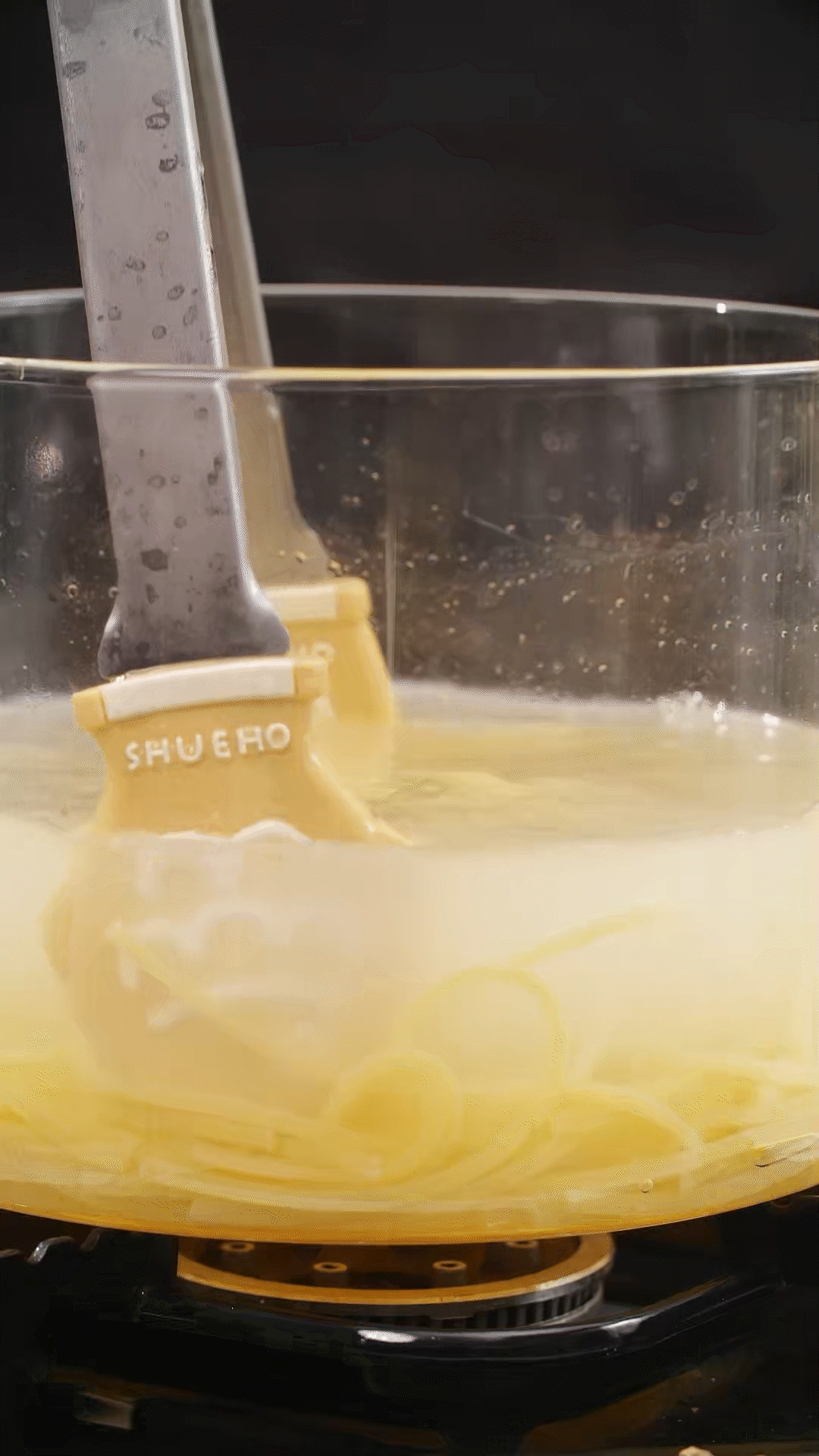 將意面煮熟，到自己喜歡的熟度。撈出過冷水，瀝干
