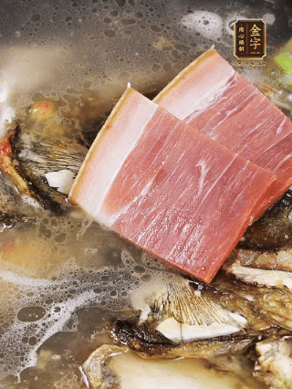 大火燒開，大火煮10~15分鐘。放入切好的豆腐，再煮5分鐘大火燒開，大火煮10~15分鐘。放入切好的豆腐，再煮5分鐘